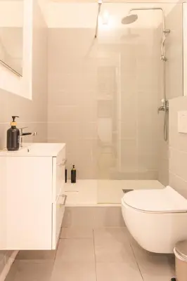 Salle de bains dans l'établissement ParisConciergerie - Duplex for 12 with Cinema, 4BR