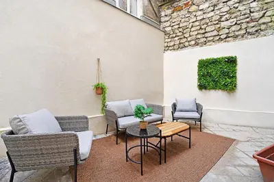 Coin salon dans l'établissement Charming studio - 2P - Batignolles