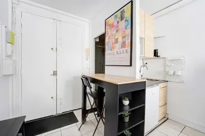 Cuisine ou kitchenette dans l'établissement Charming studio - 2P - Batignolles