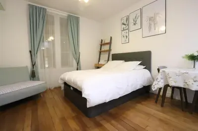 Un ou plusieurs lits dans un hébergement de l'établissement Paris Luxury Studio