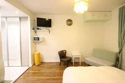 Télévision ou salle de divertissement dans l'établissement Paris Luxury Studio