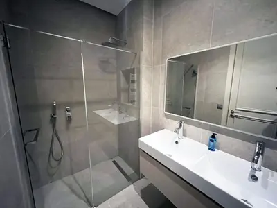 Salle de bains dans l'établissement UrbanFlat 91 - Beautiful Apartment in Le Marais