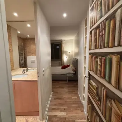 Spacious En-Suite Room by Champs Elysées