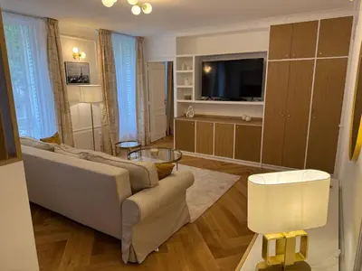 Télévision ou salle de divertissement dans l'établissement Élégant appartement Paris 17