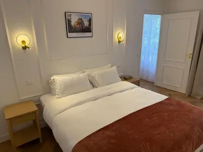 Un ou plusieurs lits dans un hébergement de l'établissement Élégant appartement Paris 17
