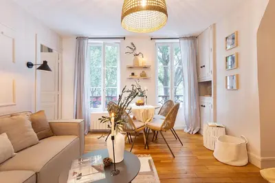 Coin salon dans l'établissement Capri - 2 chambres à Montmartre