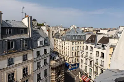 Vue générale sur Paris ou vue de la ville depuis l'hôtel