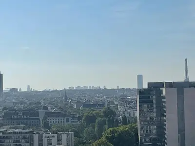 Vue générale sur Courbevoie ou vue de la ville depuis l'appartement