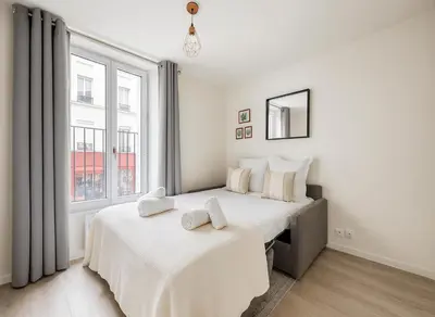 Un ou plusieurs lits dans un hébergement de l'établissement Studio cosy proche des Buttes-Chaumont