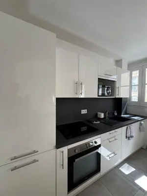 Cuisine ou kitchenette dans l'établissement Appartement City Arc de Triomphe