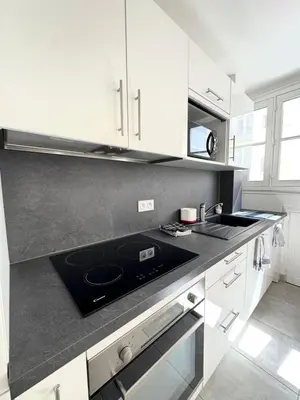 Cuisine ou kitchenette dans l'établissement Appartement City Arc de Triomphe