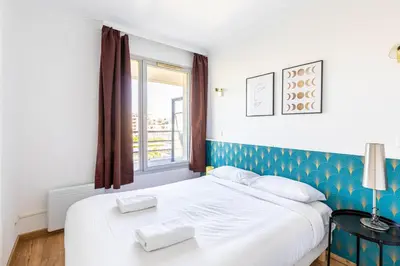 Un ou plusieurs lits dans un hébergement de l'établissement GuestReady - Sunny apartment with balcony views