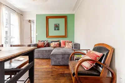 Coin salon dans l'établissement Appartement confortable à Paris de 50 m²