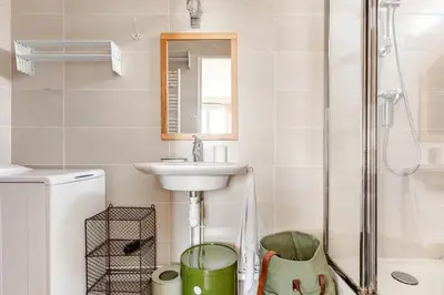 Salle de bains dans l'établissement Appartement confortable à Paris de 50 m²