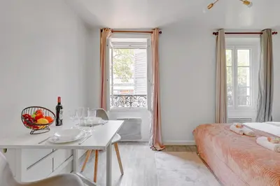 Un ou plusieurs lits dans un hébergement de l'établissement Suite Elise - Superbe Appartement à Paris