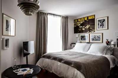 Un ou plusieurs lits dans un hébergement de l'établissement Le Pigalle, a Member of Design Hotels