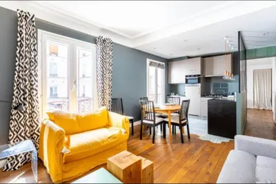 Coin salon dans l'établissement GuestReady - Bright stay in Montmartre