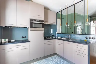 Cuisine ou kitchenette dans l'établissement GuestReady - Bright stay in Montmartre