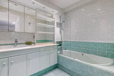 Salle de bains dans l'établissement GuestReady - Elegant stay with private balcony
