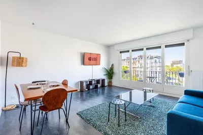 Coin salon dans l'établissement GuestReady - Elegant stay with private balcony