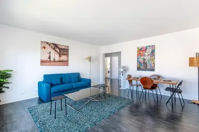 Coin salon dans l'établissement GuestReady - Elegant stay with private balcony