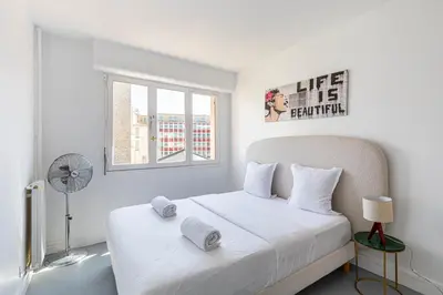 Un ou plusieurs lits dans un hébergement de l'établissement GuestReady - Elegant stay with private balcony