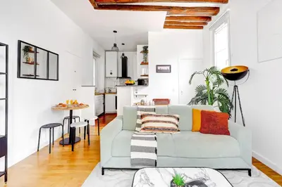 Coin salon dans l'établissement Le Marais & Canal Saint-Martin - 1BR - Paris Vacation Rentals