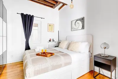 Un ou plusieurs lits dans un hébergement de l'établissement Le Marais & Canal Saint-Martin - 1BR - Paris Vacation Rentals
