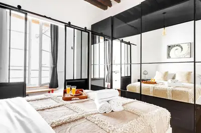 Un ou plusieurs lits dans un hébergement de l'établissement Le Marais & Canal Saint-Martin - 1BR - Paris Vacation Rentals