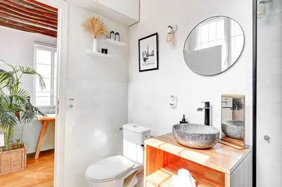 Salle de bains dans l'établissement Le Marais & Canal Saint-Martin - 1BR - Paris Vacation Rentals