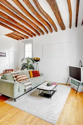 Coin salon dans l'établissement Le Marais & Canal Saint-Martin - 1BR - Paris Vacation Rentals