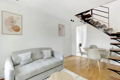 Coin salon dans l'établissement Large air-conditioned 2BR duplex - Close to Paris