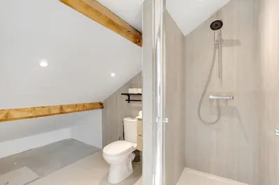 Salle de bains dans l'établissement Large air-conditioned 2BR duplex - Close to Paris
