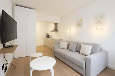 Télévision ou salle de divertissement dans l'établissement Practical Studio, Montparnasse