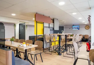 Télévision ou salle de divertissement dans l'établissement B&B HOTEL Paris Porte de Châtillon
