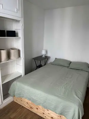 Un ou plusieurs lits dans un hébergement de l'établissement Charming bright apartment for 2 in Paris