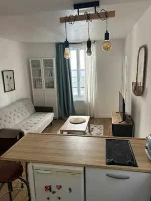 Cuisine ou kitchenette dans l'établissement Charming bright apartment for 2 in Paris