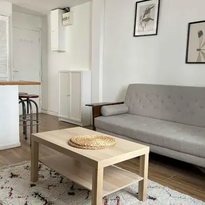Charming bright apartment for 2 in Paris