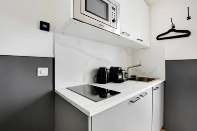 Cuisine ou kitchenette dans l'établissement Modern Studio for 2P with A C - Near Montmartre