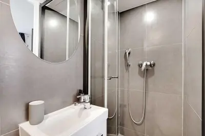 Salle de bains dans l'établissement Modern Studio for 2P with A C - Near Montmartre