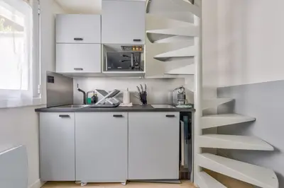 Cuisine ou kitchenette dans l'établissement Duplex moderne à 500m des Champs-Elysées