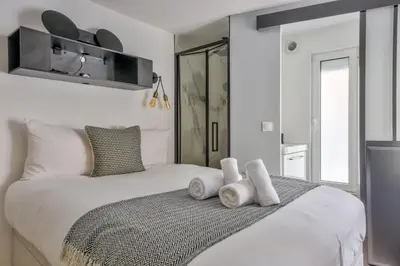 Un ou plusieurs lits dans un hébergement de l'établissement Duplex moderne à 500m des Champs-Elysées