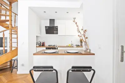 Cuisine ou kitchenette dans l'établissement Place de la Concorde Luxurious Apartment 2BR-6P Free Netflix