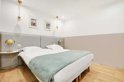 Un ou plusieurs lits dans un hébergement de l'établissement Comfort apartment 1BD-4P with AC - Near Montmartre
