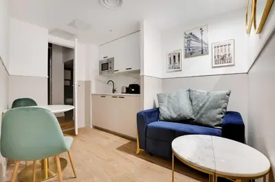 Cuisine ou kitchenette dans l'établissement Modern flat - 1BD for 3P with AC