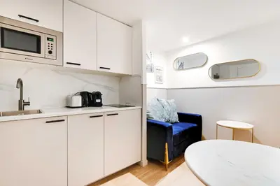 Cuisine ou kitchenette dans l'établissement Modern flat - 1BD for 3P with AC