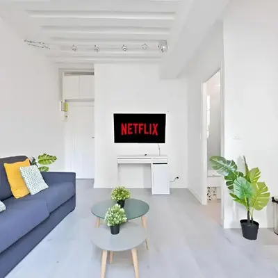 Pantheon Luxurious Studio Apartment-2P-Free Netflix