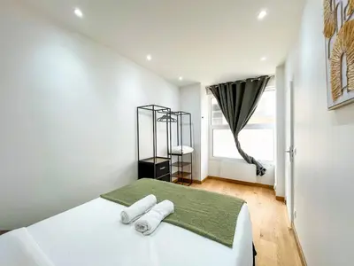 Un ou plusieurs lits dans un hébergement de l'établissement Urban Flat 198 - Maison de ville Basfroi