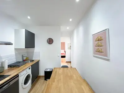 Cuisine ou kitchenette dans l'établissement Urban Flat 198 - Maison de ville Basfroi