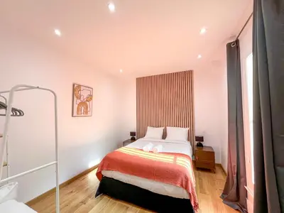 Un ou plusieurs lits dans un hébergement de l'établissement Urban Flat 198 - Maison de ville Basfroi